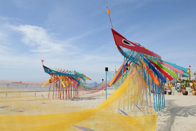 Hình ảnh trừu tượng biểu trưng cho âm nhạc kết nối cảm xúc và ký ức trong tâm hồn con người.