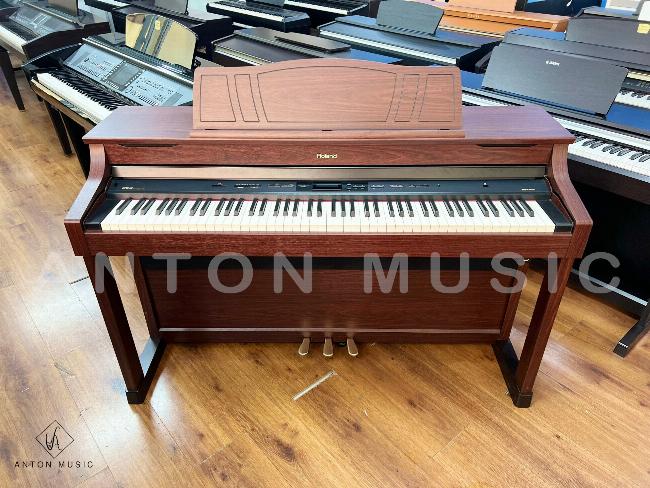 Ban phim piano mo ta vi tri not do va do thang, cho thay su thay doi cao do.