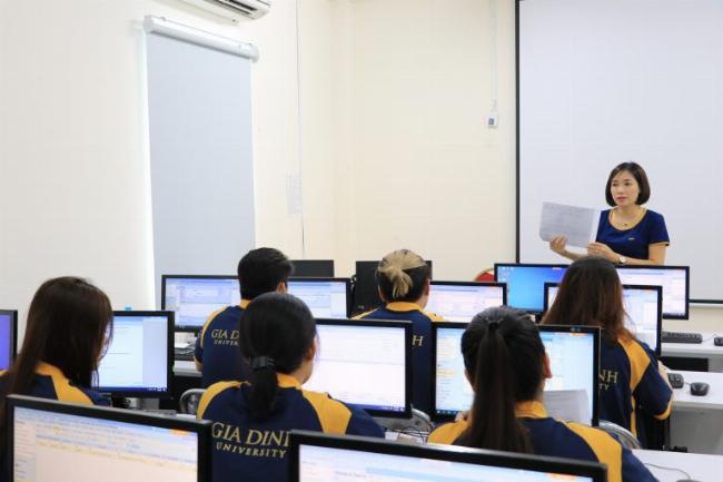 Giao diện phần mềm xử lý âm thanh chuyên nghiệp, minh họa quá trình mix master.