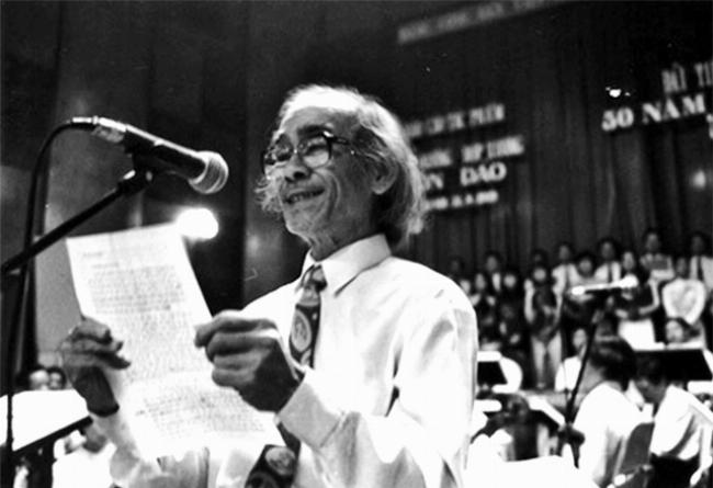 Nhạc sĩ Hoàng Hà sáng tác bài hát "Đất Nước Trọn Niềm Vui" vào đêm 26/4/1975, tại Hà Nội.
