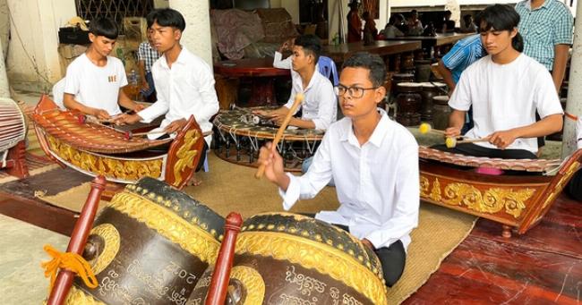 Những nhạc cụ độc đáo trong dàn nhạc ngũ âm Khmer, thể hiện sự tinh xảo trong chế tác.