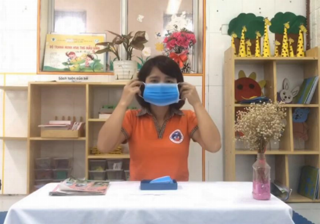 Giáo viên, học sinh, phụ huynh cùng trao đổi về lời nhận xét môn âm nhạc, tạo kết nối.