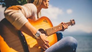 Nhạc Vàng Là Thể Loại Nhạc Gì? Hướng Dẫn Chi Tiết Cho Người Yêu Âm Nhạc