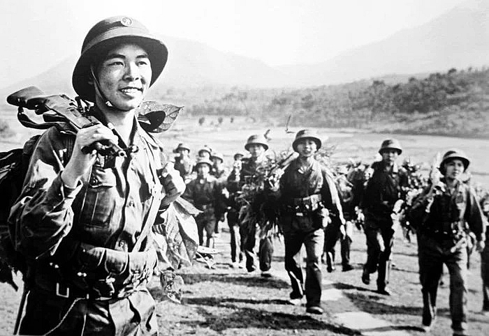 Bài Hát "Mỗi Bước Ta Đi": Giai Điệu Khắc Sâu Tình Yêu và Niềm Tin