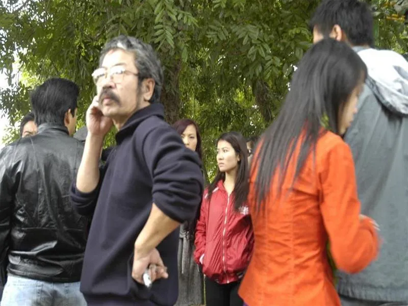 Giám đốc Nhà hát Tuổi trẻ, NSND Lê Hùng, có mặt tại hiện trường