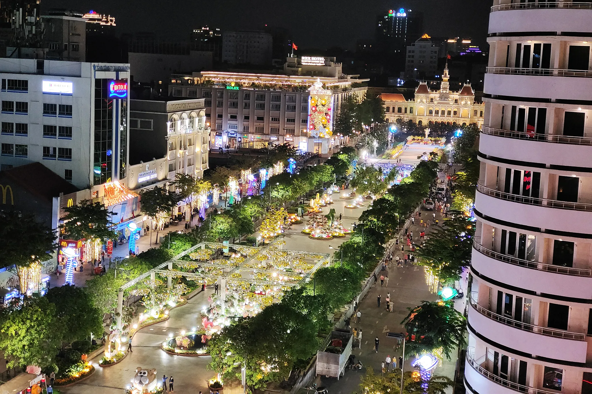 Toàn cảnh Phố đi bộ Nguyễn Huệ về đêm