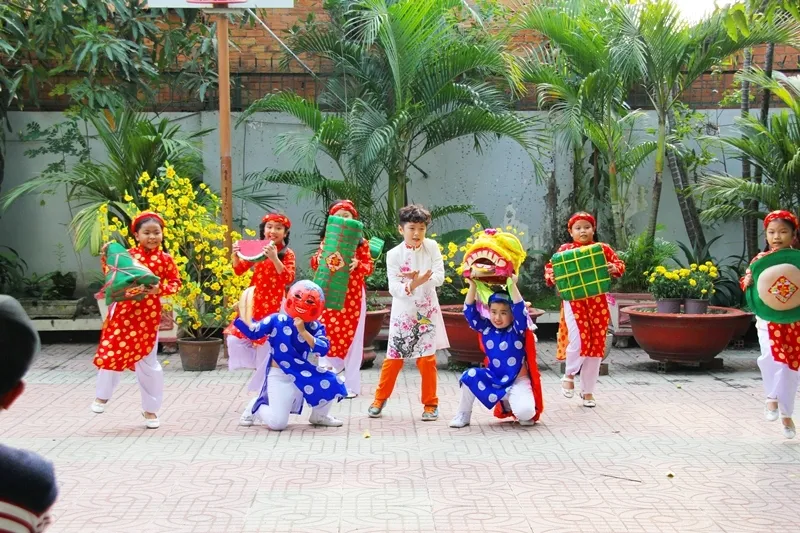 Lời bài hát Ngày xuân long phụng sum vầy - Bài hát sôi động Tết 2021