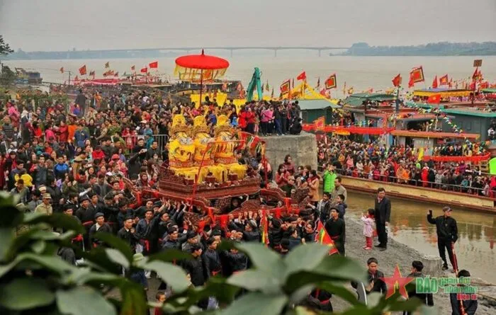 Hát chầu văn tại Lễ hội Đền Và, thể hiện tín ngưỡng và nghệ thuật