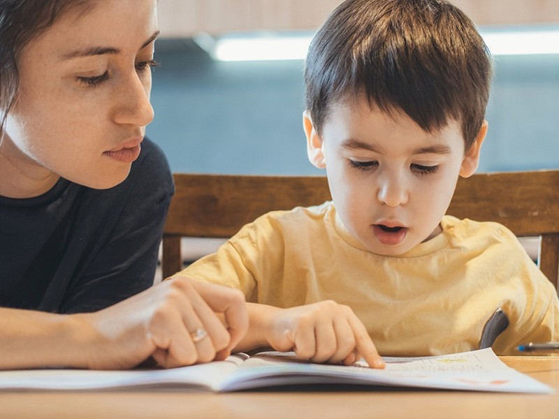 Phân Tích Chuyên Sâu Lời Bài Hát Đen Đi Về Nhà: Hành Trình Cảm Xúc Về Mái Ấm