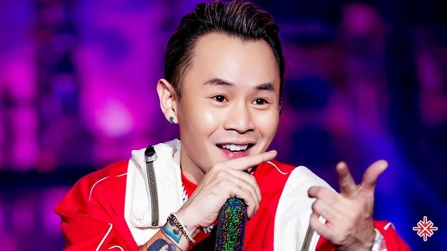 Binz: Hành trình từ Underground King đến ngôi sao Rap Việt (Mô tả: Khám phá con đường sự nghiệp đầy thăng trầm của Binz, từ những ngày đầu chập chững bước vào giới underground đến khi trở thành một trong những rapper hàng đầu Việt Nam.)