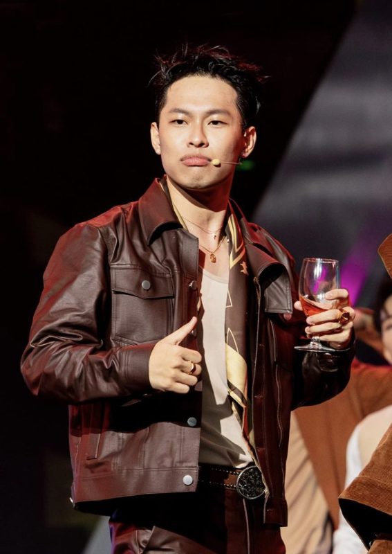 HURRYKNG là ai? Hành trình từ chàng rapper underground đến ngôi sao VRap