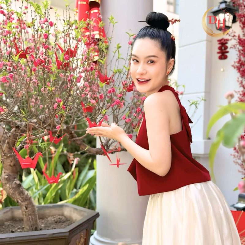 Di Băng Là Ai? Tiểu Sử và Sự Nghiệp Ca Hát Đầy Thăng Trầm (Trả lời User Intent chính: Tìm hiểu thông tin cơ bản về Di Băng)