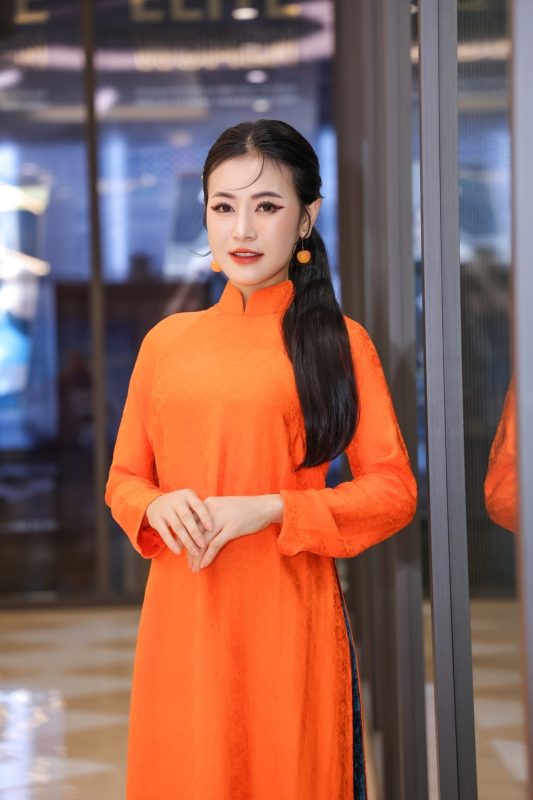 Phong Cách Âm Nhạc Độc Đáo Của Ca Sĩ Diệu Hà: Phân Tích và Đánh Giá