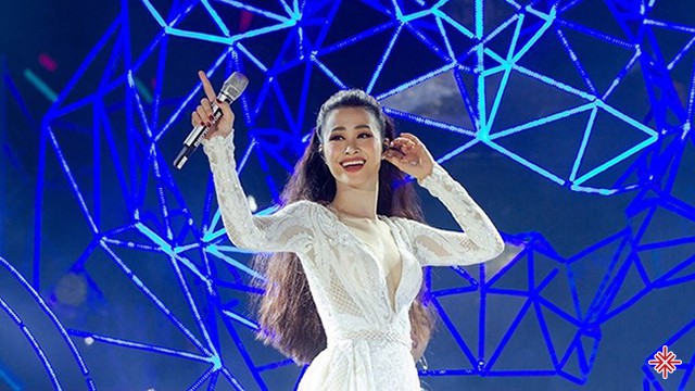 Phong Cách Âm Nhạc Đa Dạng và Những Bản Hit Để Đời Của Ca Sĩ Đông Nhi