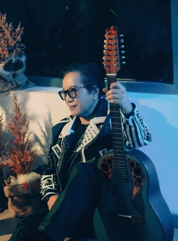 Phong Cách Âm Nhạc Độc Đáo Của Elvis Phương: Kết Hợp Rock 'n' Roll, Nhạc Trữ Tình và Dân Ca