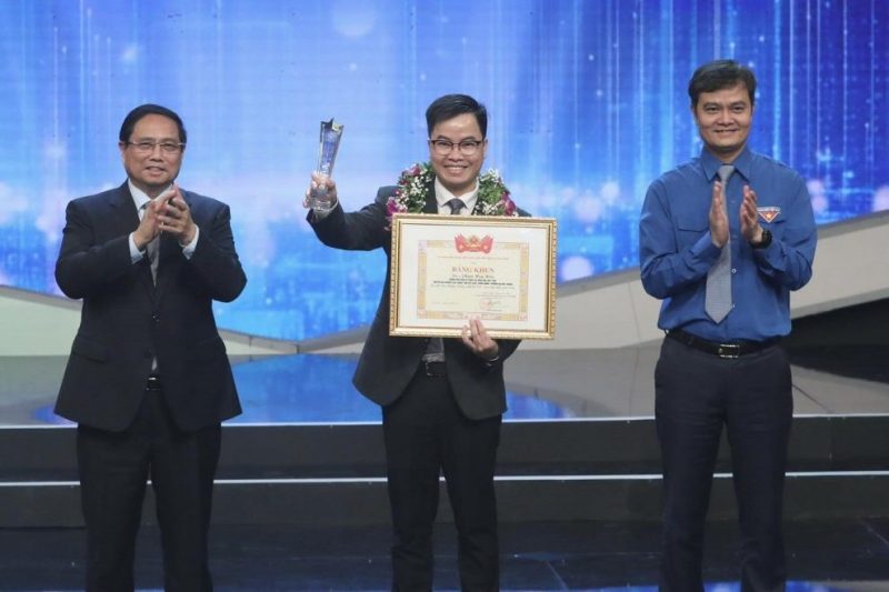 Giáng Tiên: Cuộc sống cá nhân, hoạt động thiện nguyện và những dự án mới (Mô tả: Cập nhật thông tin về cuộc sống cá nhân, những đóng góp cho cộng đồng thông qua các hoạt động thiện nguyện, và những dự án âm nhạc mới nhất mà Giáng Tiên đang ấp ủ và thực hiện.)