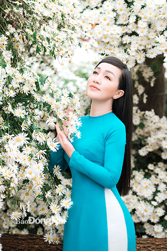 Hà Vân là ai? Tiểu sử và sự nghiệp của ca sĩ dòng nhạc trữ tình Bolero