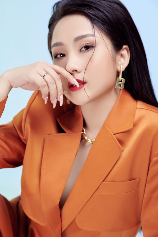Hồ Phương Liên là ai? Tiểu sử và sự nghiệp ca hát [Khám phá chi tiết về cuộc đời, sự nghiệp âm nhạc, những cột mốc quan trọng trong sự nghiệp của ca sĩ Hồ Phương Liên. Cung cấp thông tin cơ bản và nền tảng để người đọc hiểu rõ về nhân vật.]