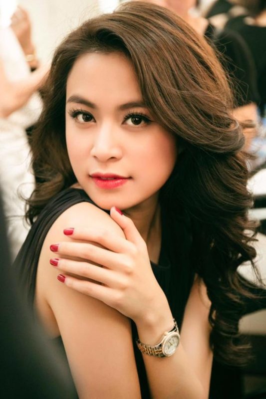 Hoàng Thùy Linh: Tiểu sử, Sự nghiệp và Phong cách Âm nhạc Đột phá