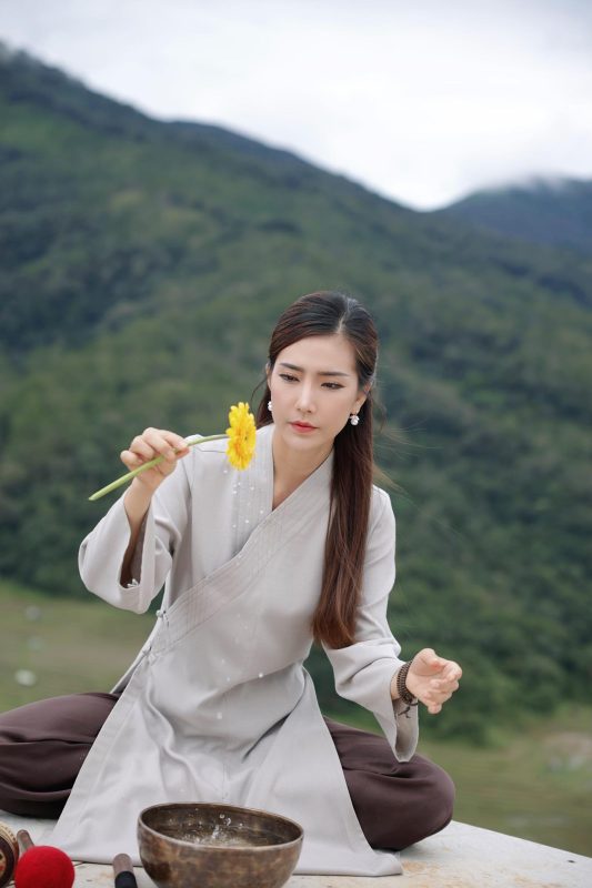 Phong cách âm nhạc độc đáo của ca sĩ Hoàng Y Nhung: Từ dân ca trữ tình đến những thử nghiệm mới