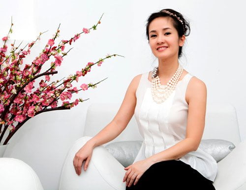 Những Ca Khúc Để Đời Của Hồng Nhung: Phân Tích & Nghe Lại (Mô tả: Điểm lại và phân tích những ca khúc nổi tiếng nhất trong sự nghiệp của Hồng Nhung, những bài hát đã gắn liền với tên tuổi và giọng ca của chị.)