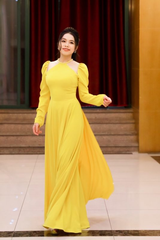 Tiểu sử ca sĩ Huyền Trang: Hành trình âm nhạc từ giọng ca nhí đến nghệ sĩ đa tài