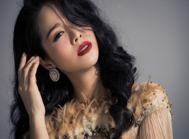 Nhật Kim Anh: Tiểu Sử và Sự Nghiệp Ca Hát Nổi Bật