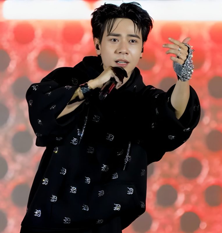 Phong Cách Âm Nhạc Độc Đáo Của Quang Hùng MasterD: Từ R&B Đến Pop