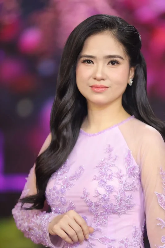 Phong cách âm nhạc độc đáo của ca sĩ Thảo Nguyên: Dân gian đương đại và hơn thế nữa