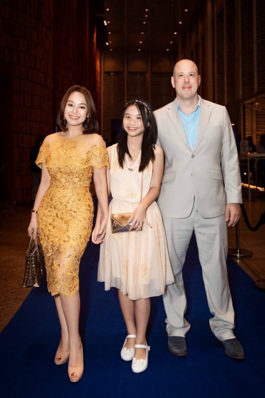 Đời Tư Của Ca Sĩ Thu Ba: Gia Đình & Những Khoảnh Khắc Đời Thường (Mô tả: Tìm hiểu về cuộc sống cá nhân giản dị của Thu Ba, những người thân yêu và những hoạt động ngoài âm nhạc)