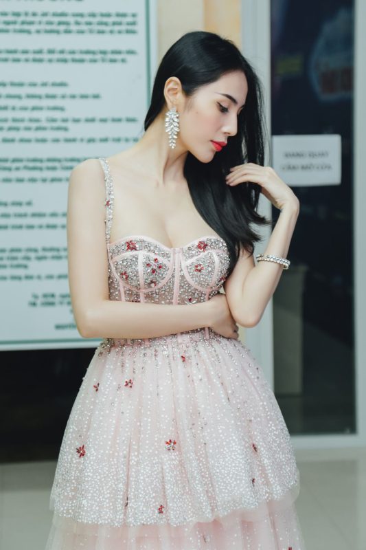 Phong cách âm nhạc và hình ảnh của ca sĩ Thủy Tiên: Định hình và thay đổi theo thời gian