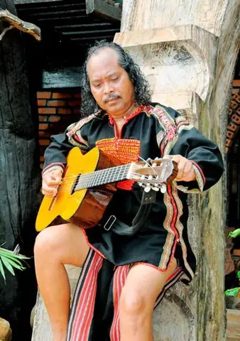 Y Moan: Tiểu Sử, Sự Nghiệp Âm Nhạc và Phong Cách Nghệ Thuật Độc Đáo
