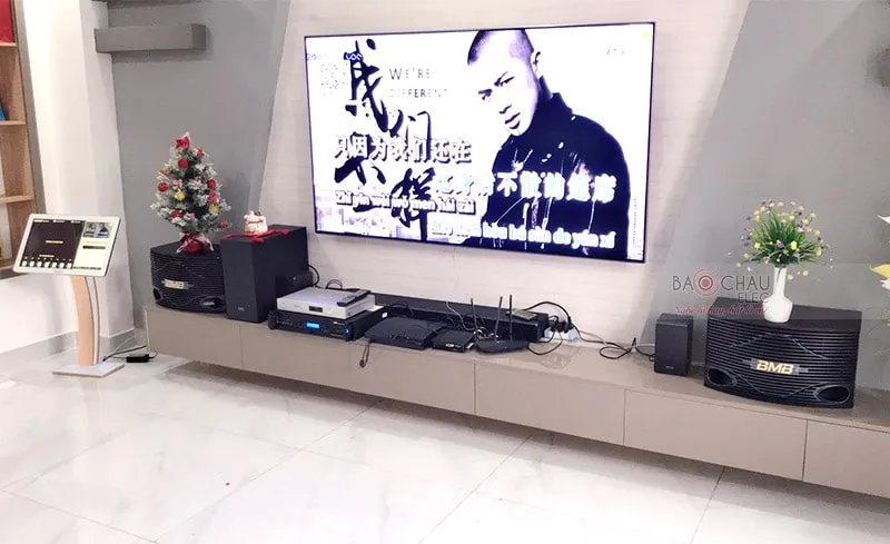Màn hình cảm ứng điện dung VietKTV 22 inch kết nối với dàn karaoke