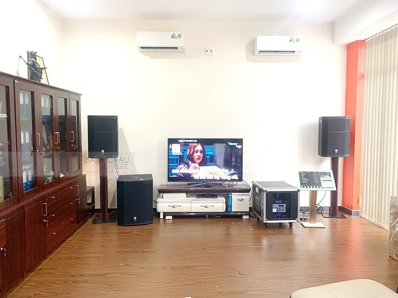 Giao diện chọn bài hát trên màn hình cảm ứng