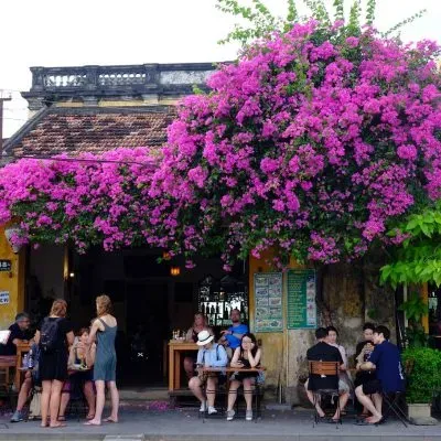 Đèn lồng Hội An lung linh sắc màu vào những tối ít mưa