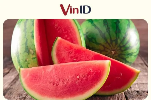 Không nên ăn dưa hấu để lâu bên ngoài sẽ ảnh hưởng tới sức khỏe