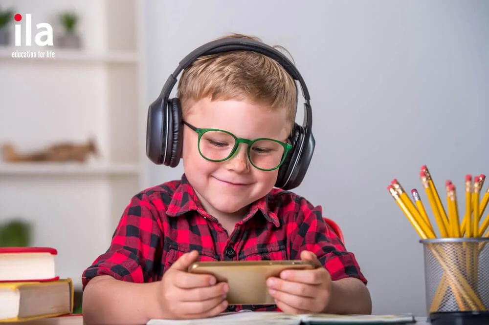 Nghe nhạc và học lời bài hát tiếng Anh là một cách học hiệu quả