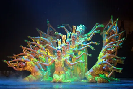 Múa Thiên thủ Quan Âm, một màn trình diễn tâm linh tại Nhà hát Nghệ thuật Dân gian Á Châu
