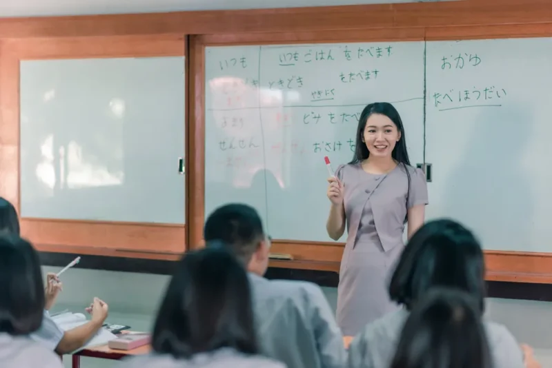 Khám Phá Tuyển Tập Bài Hát Tết Nguyên Đán 2025: Giai Điệu Rộn Ràng Đón Xuân