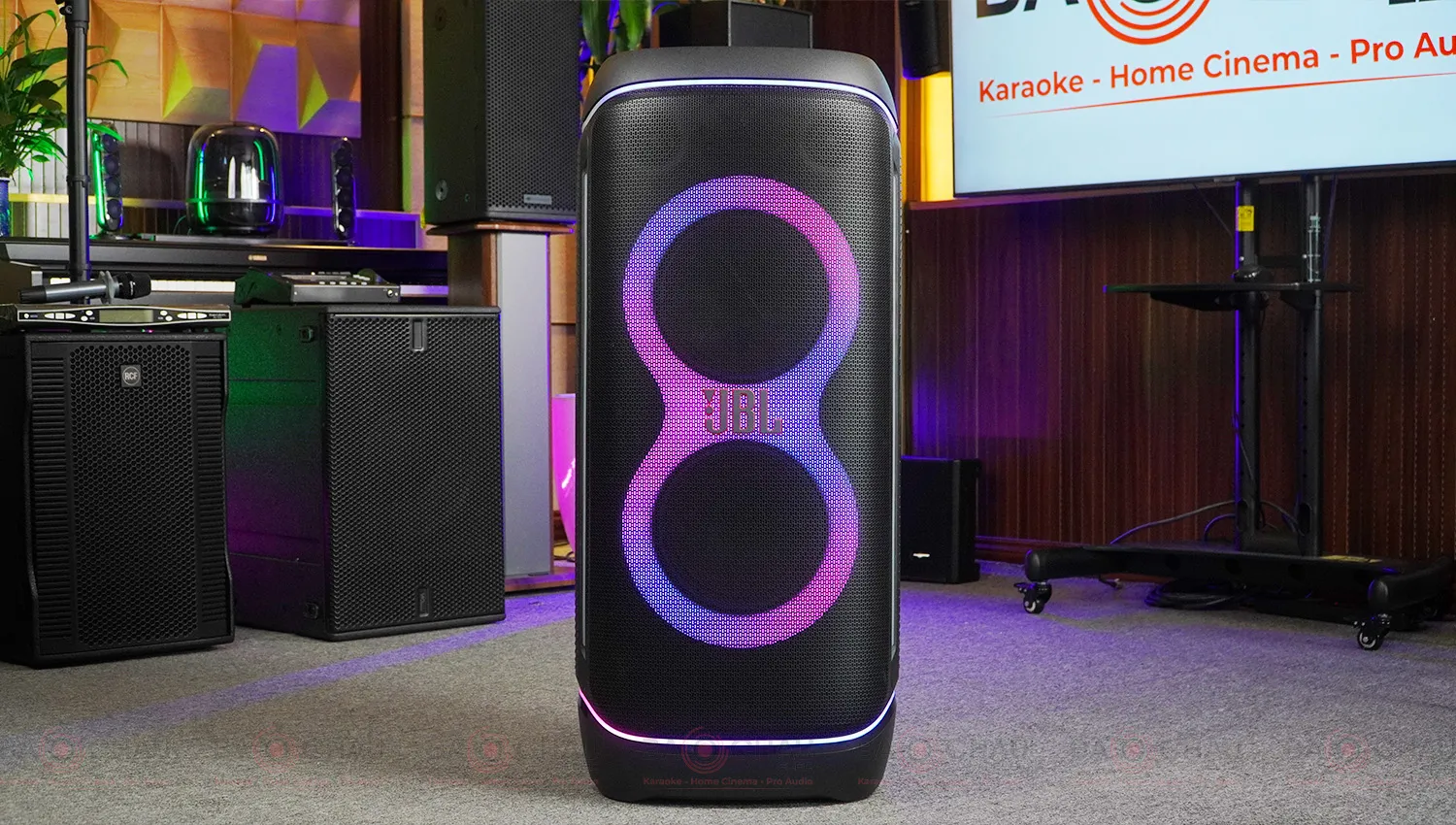 >> Xem chi tiết: Loa JBL Partybox 720