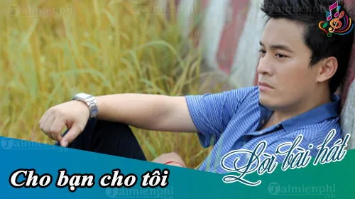 Cảnh một nhóm bạn học sinh đang vui vẻ bên nhau dưới gốc phượng đỏ