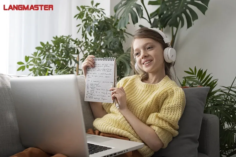 Năm lợi ích chính của việc luyện nghe tiếng Anh qua bài hát