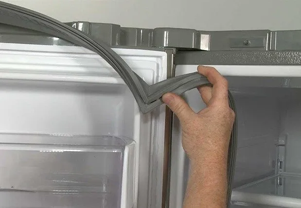 Do gioăng tủ lạnh bị hở