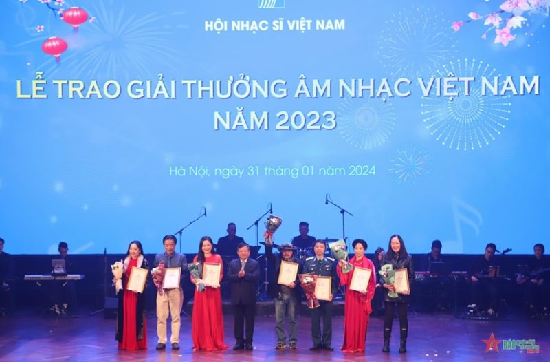 Ảnh Hưởng Của Sinike Đến Âm Nhạc Việt Nam Và Các Giải Thưởng Danh Giá