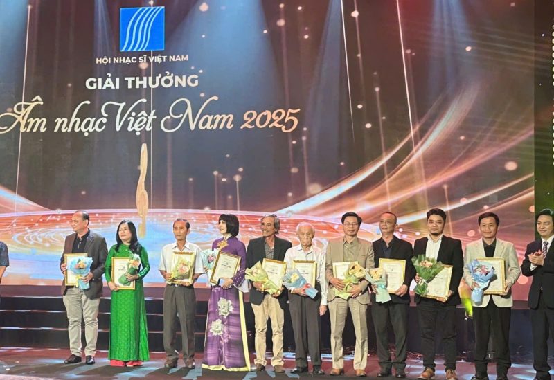 Những dự án hợp tác và đóng góp cho nền âm nhạc Việt Nam