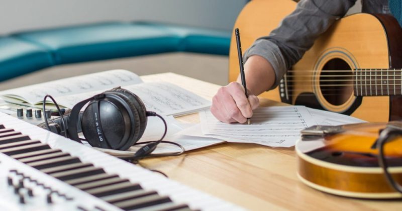 Nhạc Sĩ Viên Nghiệp Là Gì? Định Nghĩa và Bản Chất Cốt Lõi