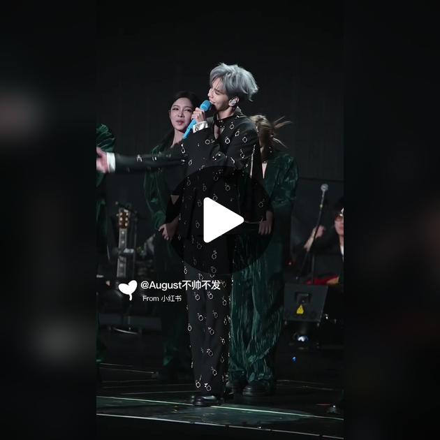 Nắm Tay Thân Thiết: Khám Phá Ý Nghĩa Sâu Sắc Của Bài Hát Về Tình Bạn