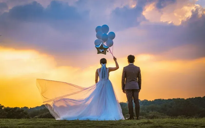 STT Chúc Mừng Sinh Nhật Vợ: Gà ngốc của anh, hôm nay sinh nhật em, anh chúc vợ yêu của anh luôn vui vẻ, trẻ trung và quyến rũ nhé. Love you!