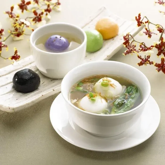 Bánh Nguyên Tiêu (Thang Viên), món ăn truyền thống mang ý nghĩa sum họp gia đình và viên mãn trong dịp Tết Nguyên Tiêu.