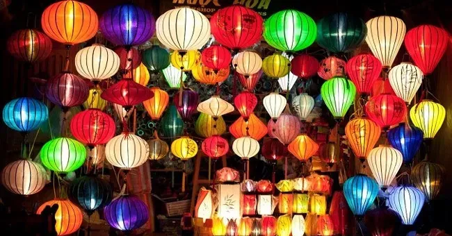 Lễ hội đèn lồng rực rỡ trong dịp Tết Nguyên Tiêu, một phần quan trọng của sự tích Tết Nguyên Tiêu.